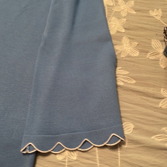 Lite weight sweater - Picture 3 of 4